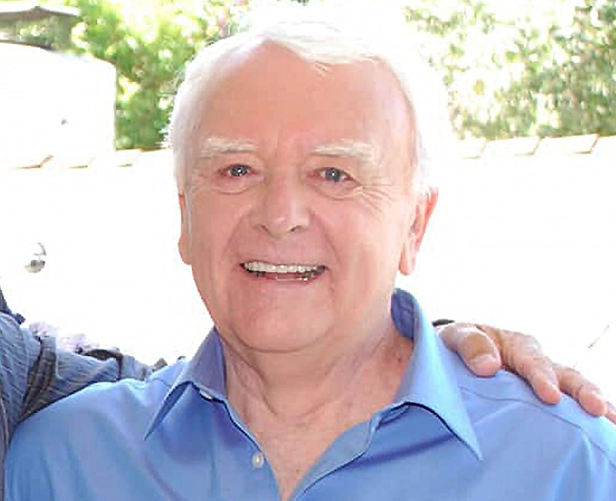 davidmarchie's tweet photo. 3 years of Mark Elliott’s death. 🕊️🙏🏻🌹
I know he’s was Legendary Disney Movie Trailer announcer to my childhood. ✝️❤️ #RIP #MarkElliott #RIPMarkElliott #Disney #RestInPeace https://t.co/L7fJBW27nY