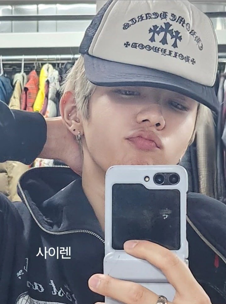 RIIZE_INDO's tweet photo. [240404] #SHOTARO Weverse Post 

"Siren"
"Sudahkah kamu mendengarkannya? sudahkah kamu melihatnya?"
"eenie meenie miney moe~''
"Lucu"
"Briize"

#Sun🪻 

#SHOTARO #SOHEE #RIIZEE https://t.co/ED5gVVGKIr