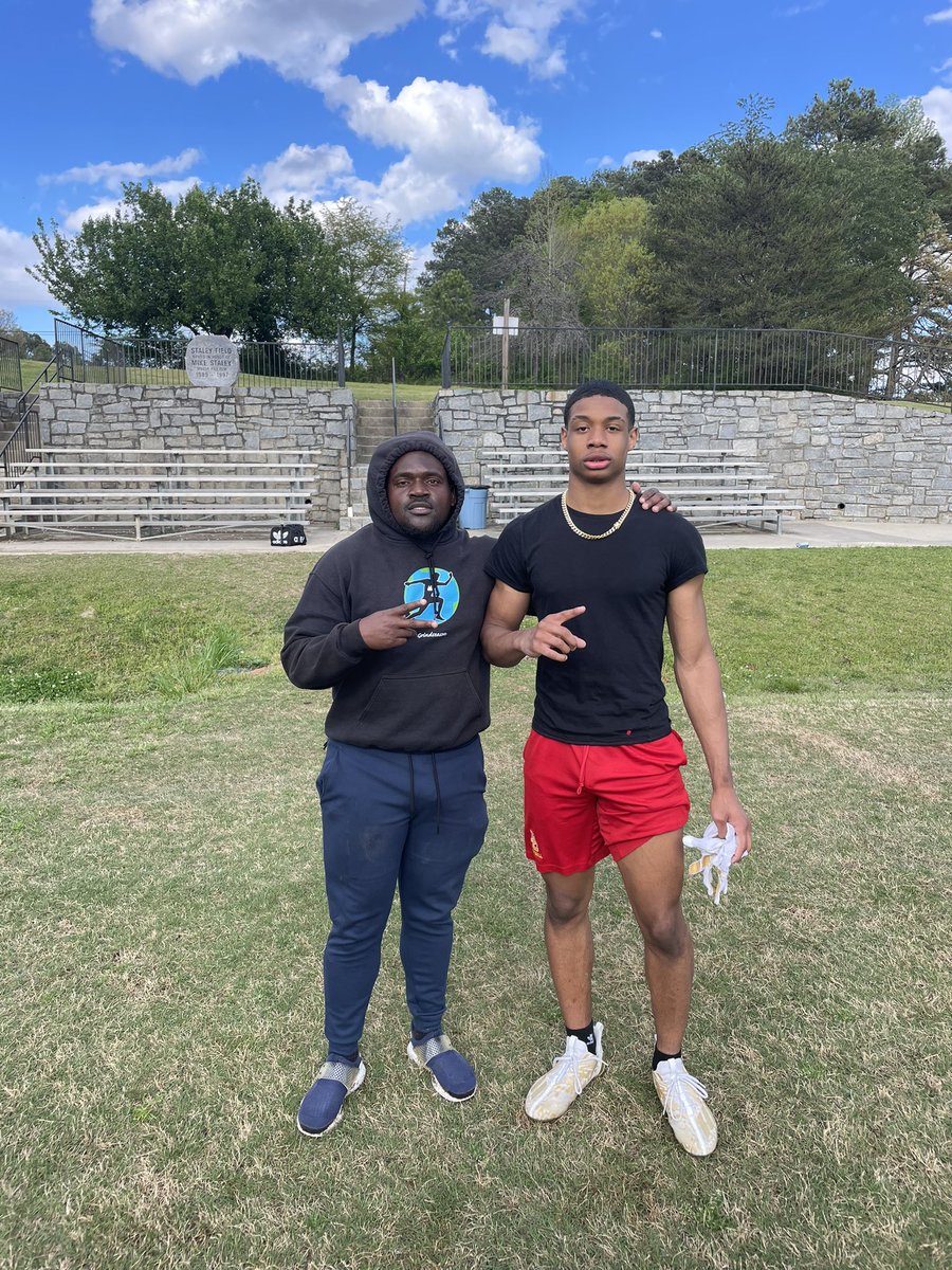 Gotta chance to work and exchange knowledge with the gifted @jordanthomas_21 today! Definitely one of the most a NATURAL DBs I've ever trained! This young man is a special talent!
