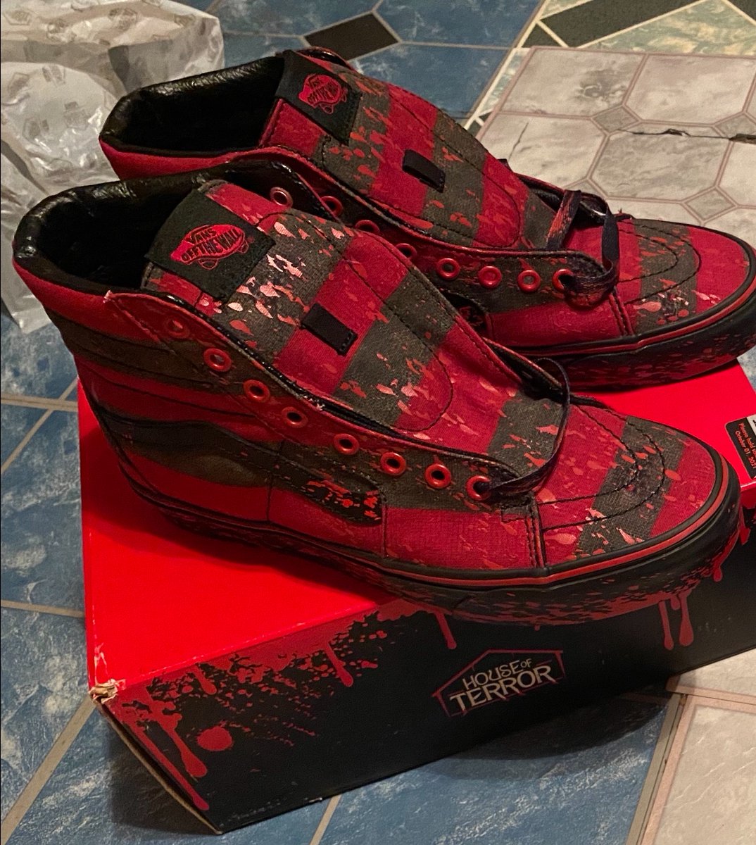 NightIMarEx's tweet photo. @SpiteVtuber These are some of my favorite shoes that I own. https://t.co/k6qYcciiaP