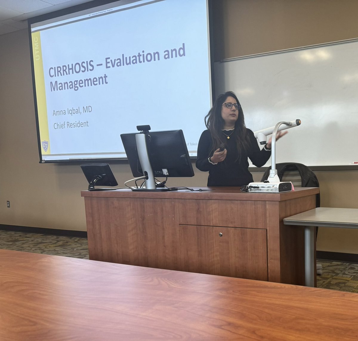 A fascinating lecture on liver cirrhosis by our chief resident <a href="/amnaiqbalmd/">Amna Iqbal</a> to M4 med students preparing to start their residency in 3 months.#Match2024