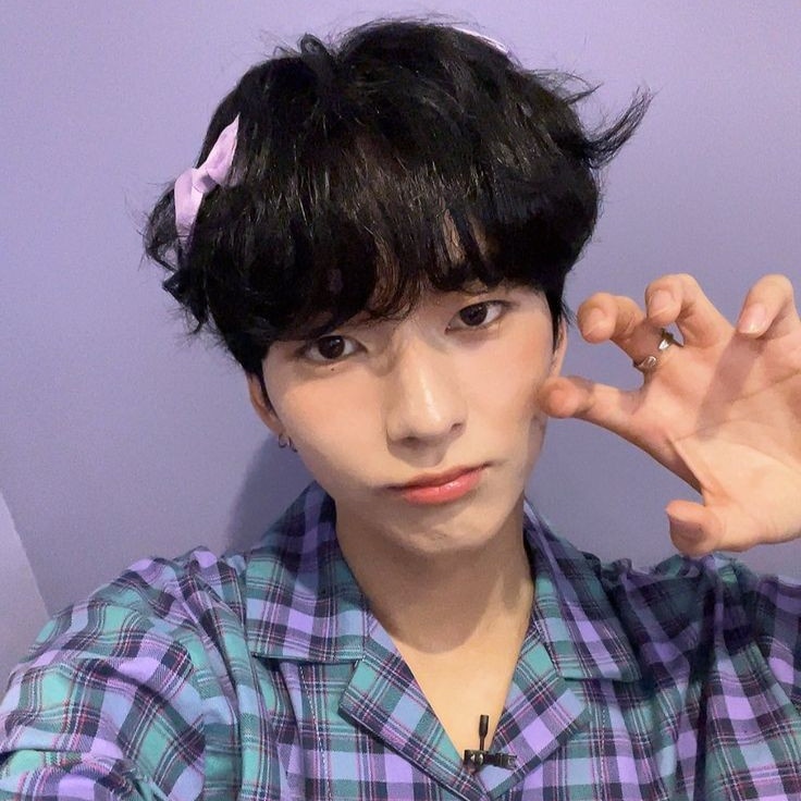 jeowdkz's tweet photo. Hola!! Busco mutis para comentarnos y ser amiguitos en #kpoptwt, ya me harté del flop. ☹️

💜 ult: skz
🩷 stan: enhypen, 8turn, xdinaryheroes, cravity, onlyoneof, (g)-idle, RiiZE, all (h)ours, zb1, xikers y nomad.

Si no tenemos grupos en común, no pasa nada. 🫶🏻

♡ + ↻ = mutis https://t.co/SK36Tw6Mcz