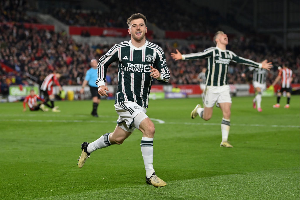 🚨🔴 Erik ten Hag: "Mason Mount wanted to make the step. I'm sure he will become a big player for Man United".

❗️ "Chelsea wanted to keep him and they even offered him a new contract many times...".

"But he wanted to come here and join United".