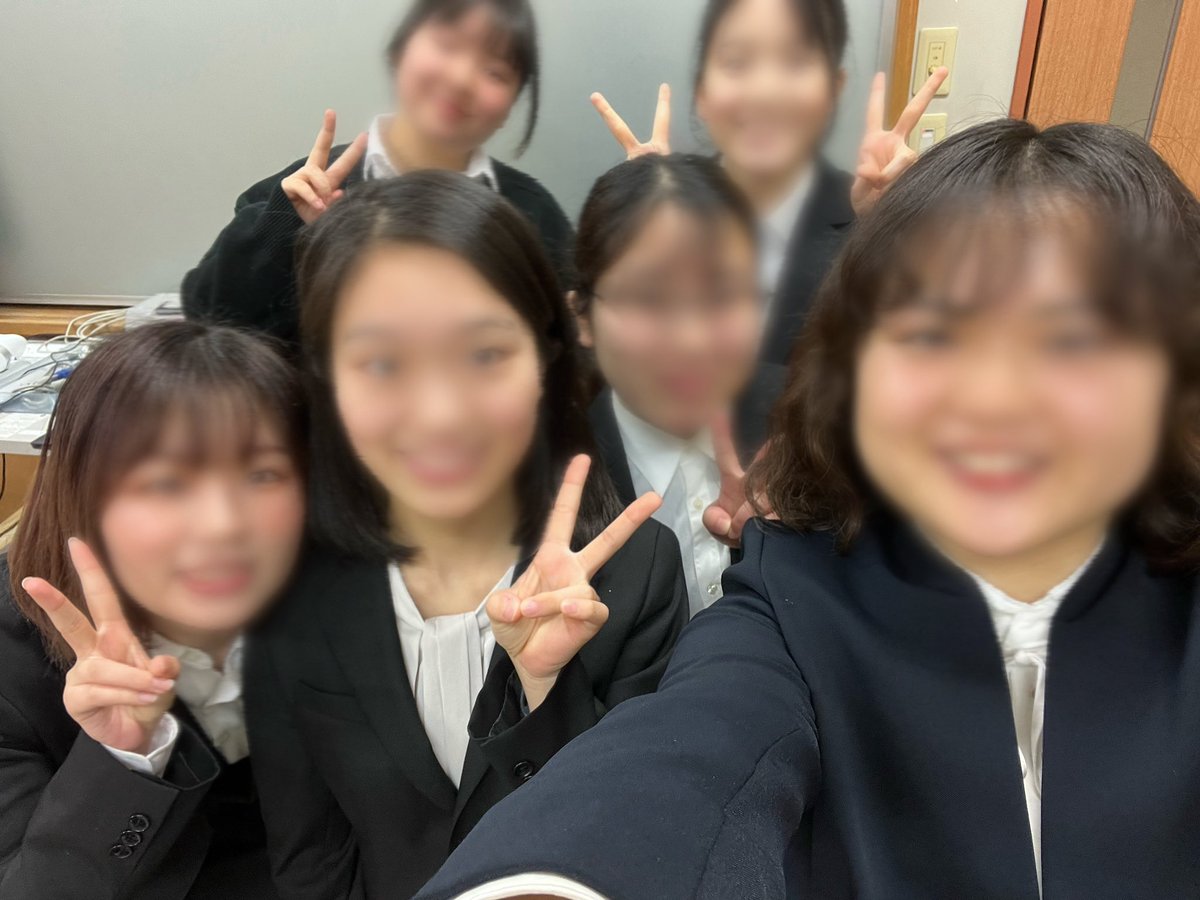 gwc_chorus's tweet image. 新入生の皆様
ご入学おめでとうございます🌸

皆様の新たな門出を部員一同心よりお祈りしています⟡.·

音楽部では先程の入学式の合唱指導、そしてこれからは学習院大学【富士見会館404】で新歓を行います🪷
女子大部員も履修相談を行っています

是非お越しください✨
#春からgwc #春から学女