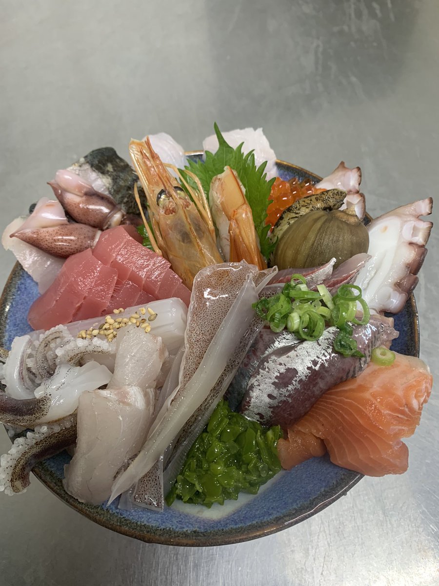 オープンに向けての試作。海鮮丼、1650円税込み、高いかな❗️