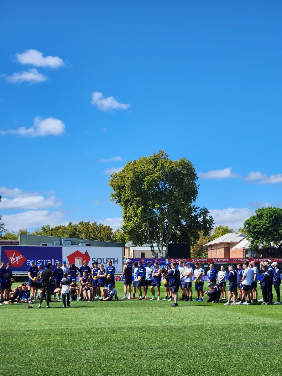 Nice day for a Captain's Run for @NMFCOfficial at the beautiful @NorwoodFC ahead of their #GatherRound clash tomorrow. #LookingSharp 👀