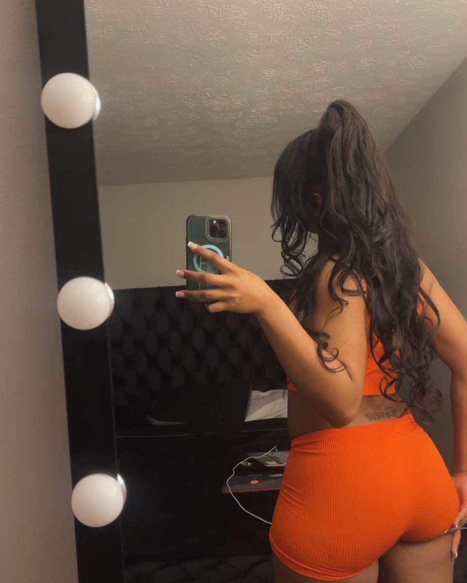 TaijaMonet's tweet photo. just a pretty girl 🧡 https://t.co/MMOmhso7lD