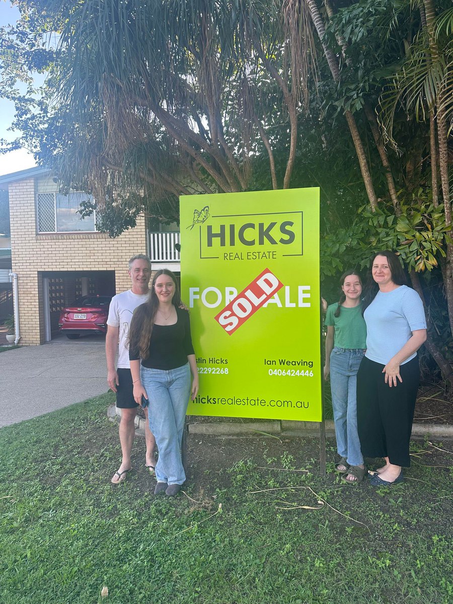 Happy sellers on the move!

David, Sarah, and their daughters are excited to move into their new townhouse! 17 Minto Crescent, Arana Hills is now sold!

#HappyClients #teamhicks #brisbane #hicksrealestate #homeownermoved #yourrealestatepartner #sold #aranahills