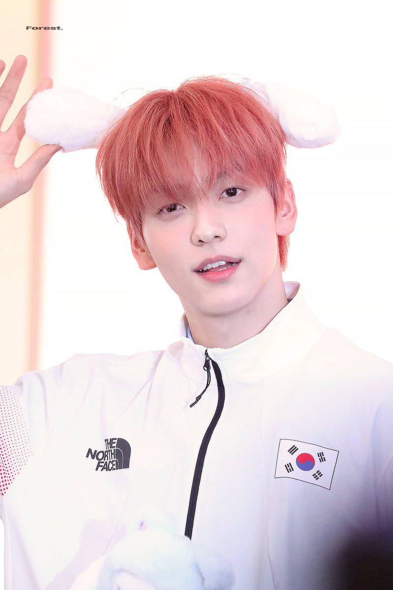 ur__forest's tweet photo. 240403 사운드웨이브 공팬
#수빈 #SOOBIN #TXT https://t.co/tpRCSxZxSJ