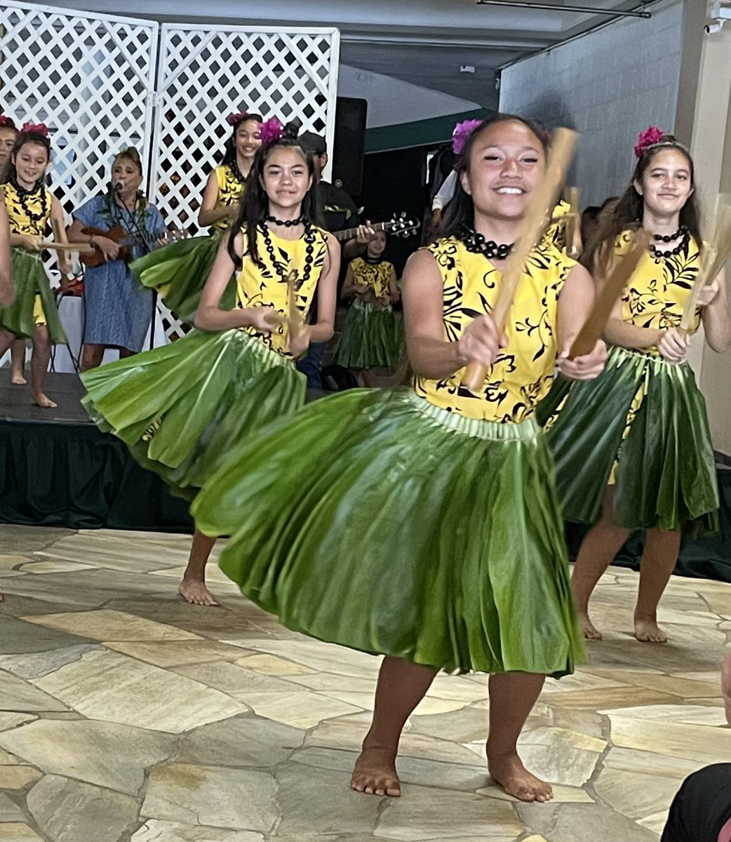 SylvieDahl's tweet photo. #MerrieMonarchWeek Making Merrie! Free hula shows  w/ local musicians, special guests, kupuna and keiki halau this week at the Hilo Hawaiian Hotel. Arts &amp; Craft fairs all around town open today too! #MerrieMonarch #Hilo #Hawaii #Hula #BeMerrie https://t.co/0FEwHmwFYo