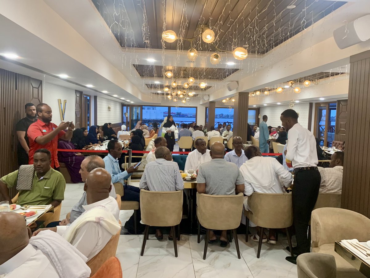 Moustaphagauche's tweet photo. Un Iftar chaleureux avec les amis du #MCPT, partageant des moments de retrouvailles et de délices ramadanesques. 🌙 https://t.co/8cgVnbgyRg