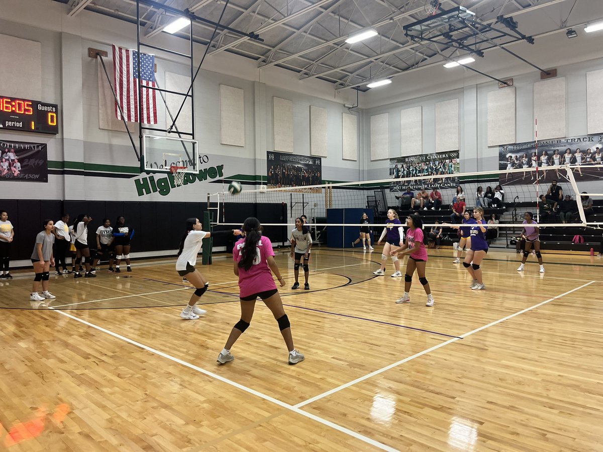 ladycanesvb's tweet photo. First night of our Spring League and our middle schools showed up and showed out!   Thank you middle school coaches for getting these girls excited about volleyball! #lakeolympia #mcms #fsms #mcauliffe #baines #qvms  #thorton @FBISDAthletics 🏐 https://t.co/GDNbeLkt6b