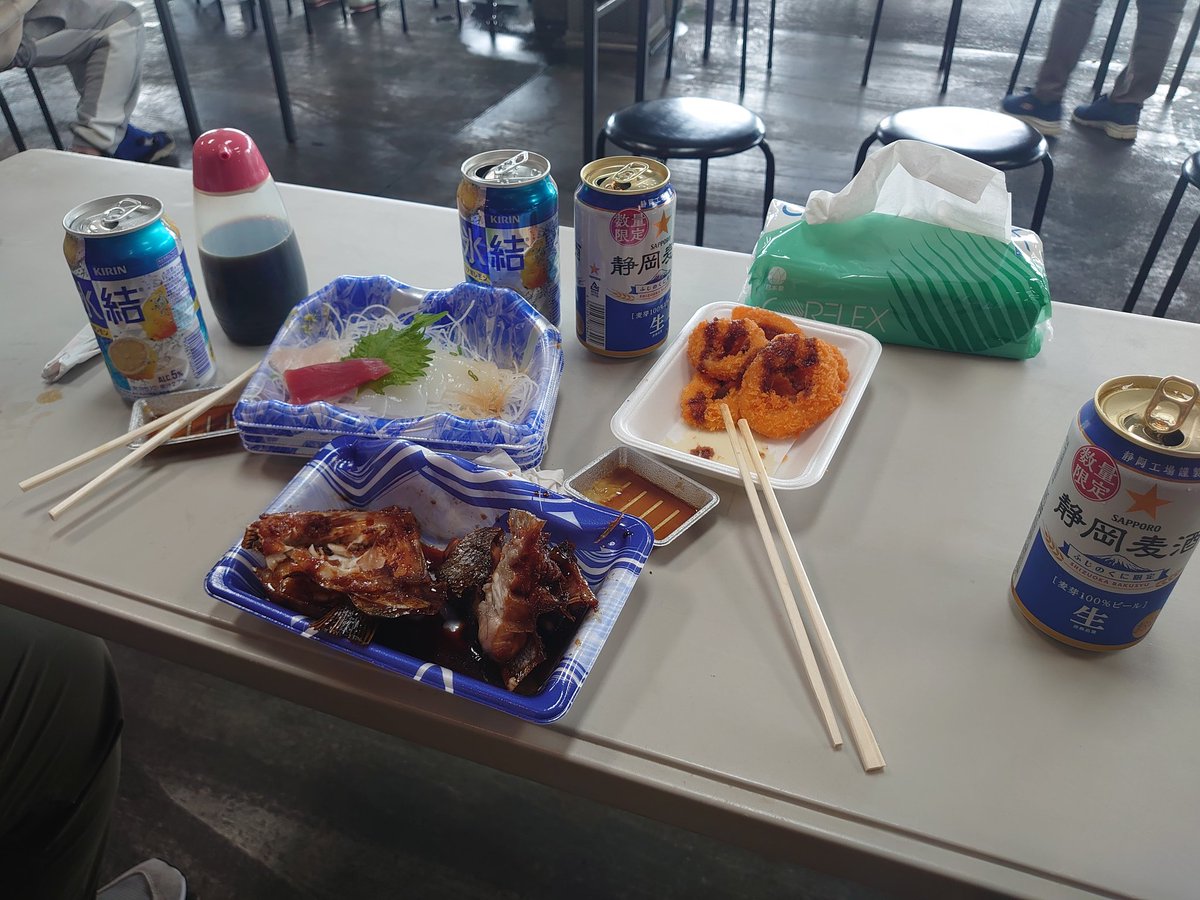 juconeco69's tweet photo. 休日。
田子の浦港で朝呑み🍺🤗
うまいっ！ https://t.co/aJjvTZokRR