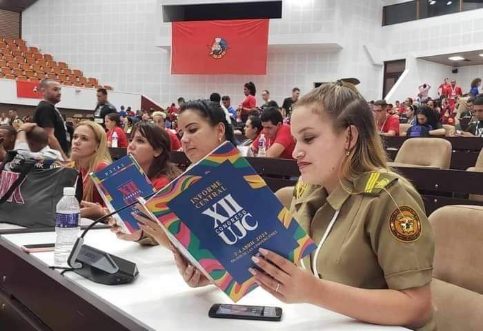 GuerreroDGuaso's tweet photo. "Y, sin embargo, esa juventud tiene que tener una calidad humana muy grande para haber realizado la proeza que ha realizado, de pura inspiración propia". #Fidel

#CreaTuFelicidad #12CongresoUJC  #GuerrerosDelGuaso #Cuba #JuntosPodemosMás https://t.co/QnW2ooJUya