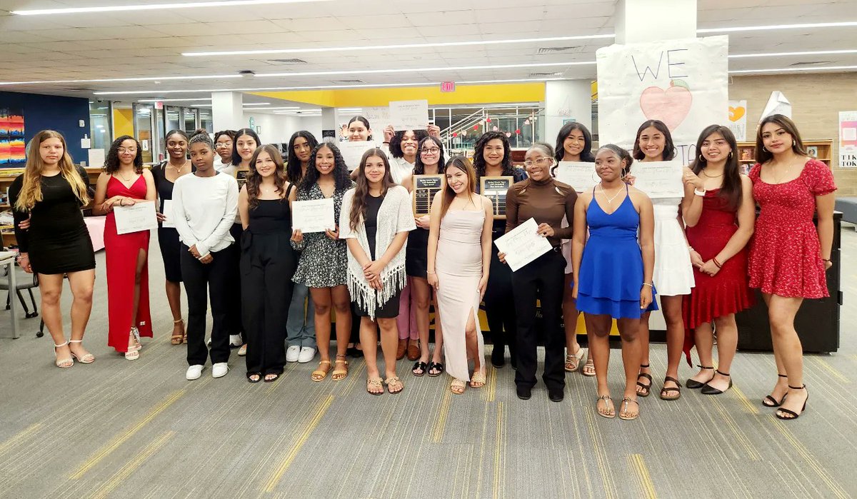 girls_woods's tweet photo. BANQUET NIGHT was a success! Lady Tigers cleaned up nice! ❤️
Tiger Award: @Isabellaher12 
Comeback Award: @NoelleBerry19 
Co-Offensive POY: @brxttany03 @Anjalena_2026 
Best Motivator: @emelyzapata2025 
Most Improved: Cynthia Delcid
@SpringWoodsHigh 🖤💛 #WE https://t.co/O1rquSJXVi
