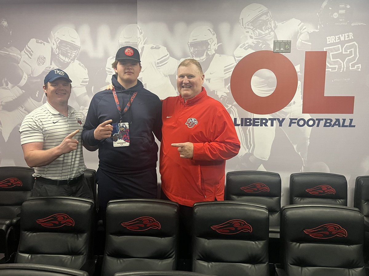 jacksonjones62's tweet photo. #AGTG I am grateful to have received an offer from Liberty University! I really enjoyed meeting the staff and getting a taste of how Coach Durkin coaches and his attention to detail.
@coachbilldurkin @coachcarter63
@CoachNateHope @CoachCalWilson @mfarrellsports @CoachSchuman https://t.co/KF0zVmFHDE