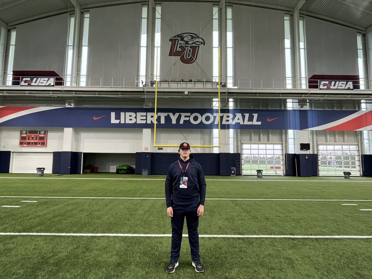 jacksonjones62's tweet photo. #AGTG I am grateful to have received an offer from Liberty University! I really enjoyed meeting the staff and getting a taste of how Coach Durkin coaches and his attention to detail.
@coachbilldurkin @coachcarter63
@CoachNateHope @CoachCalWilson @mfarrellsports @CoachSchuman https://t.co/KF0zVmFHDE