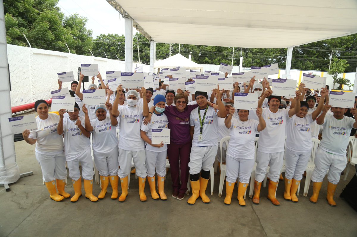 ivonneabogada's tweet photo. Más jóvenes se benefician de la Ley del EMPLEO, juntos hacemos #ElNuevoEcuador 🇪🇨😊 https://t.co/ouMw13KUL8