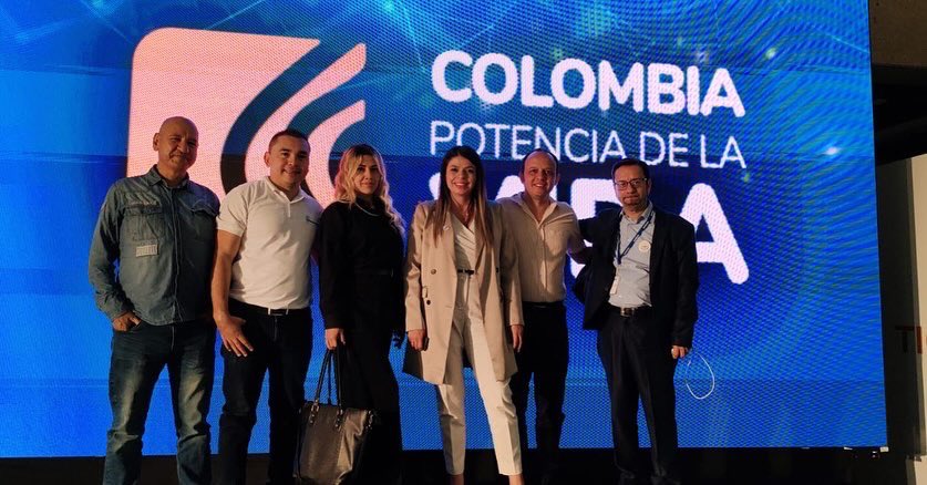 UnacolombiaTIC's tweet photo. Históricamente por 1ra vez el @Ministerio_TIC  en mesas de concertación se incluye a los gremios de los operadores #ISP en regiones para fortalecer planes  de conectividad nacional TELCO #UNACOLOMBIACONECTANDOELPAIS https://t.co/JdsbtrLq2s