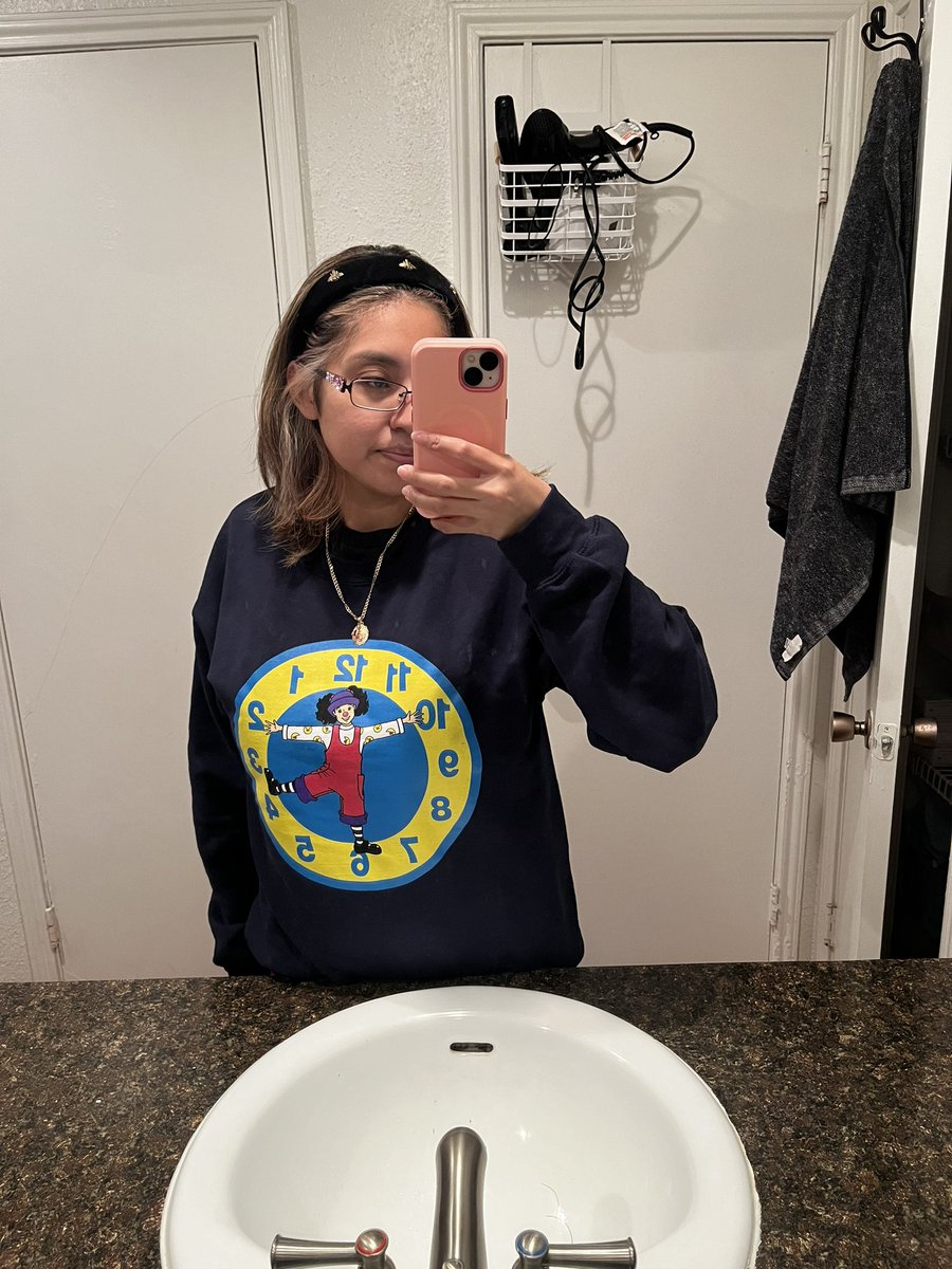 IsaEmma6's tweet photo. @alysontheother so happy to get this sweater , also with my daughter Claire that is named after the character you voice ♥️ https://t.co/AlHiOl04JY