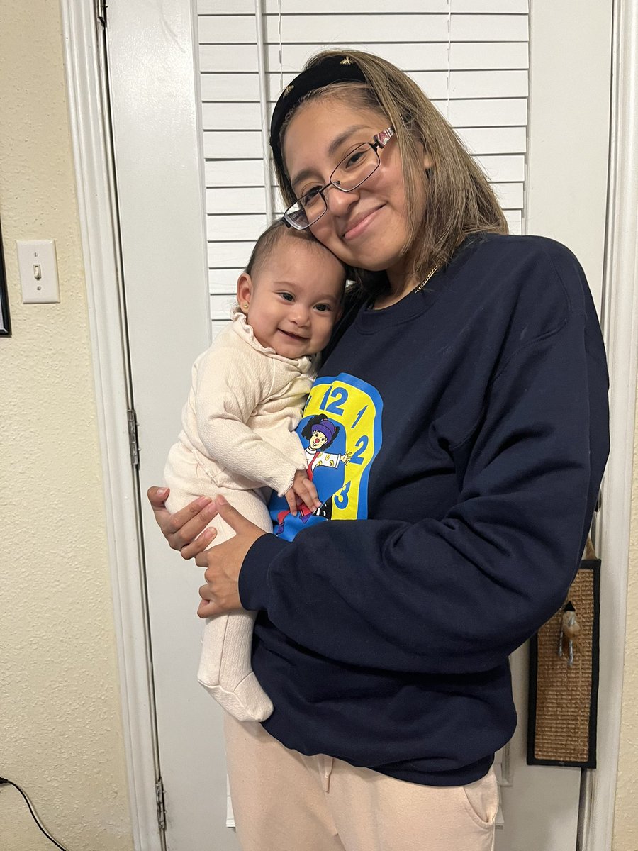 IsaEmma6's tweet photo. @alysontheother so happy to get this sweater , also with my daughter Claire that is named after the character you voice ♥️ https://t.co/AlHiOl04JY