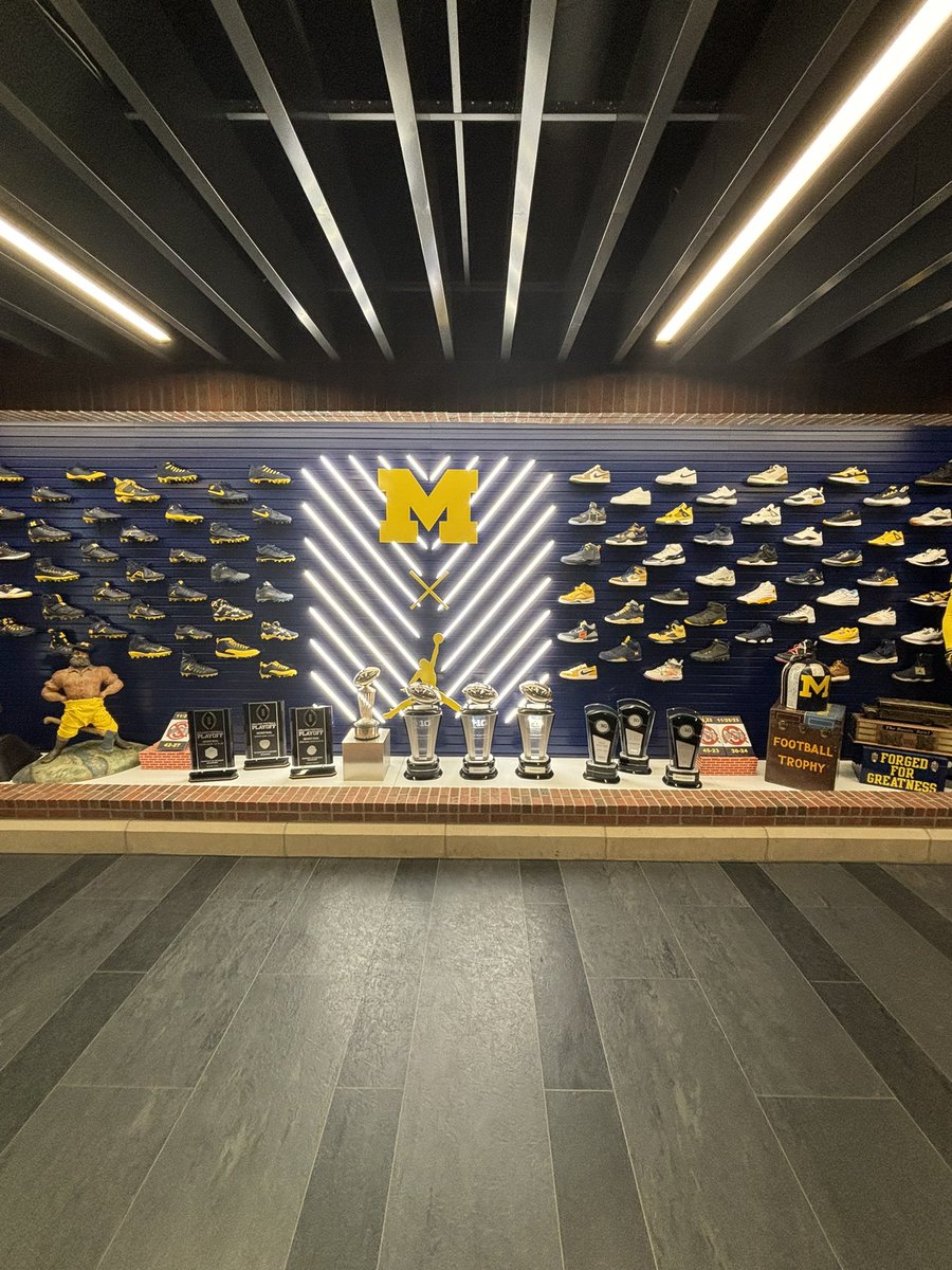 Jared R. Chase (@jrangitane8) on Twitter photo Had a great time at Michigan today. Thank you <a href="/UMichFootball/">Michigan Football</a> for allowing us to visit.
@Kneeyou77 <a href="/CoachSiuhengalu/">Nick Siuhengalu</a> <a href="/coachsolovi/">osolovi</a> <a href="/Mahina21Pita/">Moon™</a> <a href="/Coach_SMoore/">Sherrone Moore</a> Had a great time at Michigan today. Thank you <a href="/UMichFootball/">Michigan Football</a> for allowing us to visit.
@Kneeyou77 <a href="/CoachSiuhengalu/">Nick Siuhengalu</a> <a href="/coachsolovi/">osolovi</a> <a href="/Mahina21Pita/">Moon™</a> <a href="/Coach_SMoore/">Sherrone Moore</a>