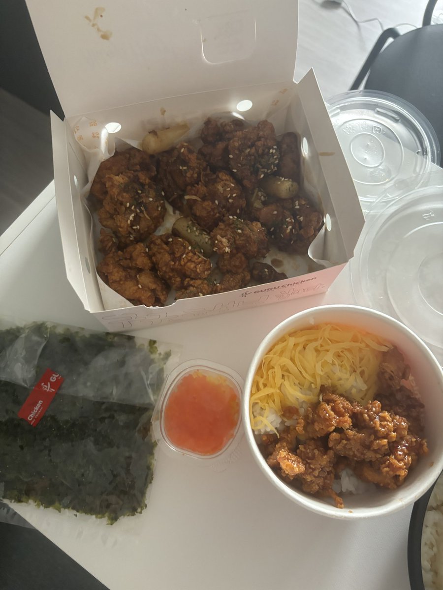 RepeatTravels's tweet image. Tried Gugu Chicken Korean Chicken last night!  The caramel glaze was interesting, but a bit too sweet for us.  Gave it a 7/10.

We are spicy food lovers.  
Bonchon is much better!!  

#GuguChicken #KoreanChicken #foodie