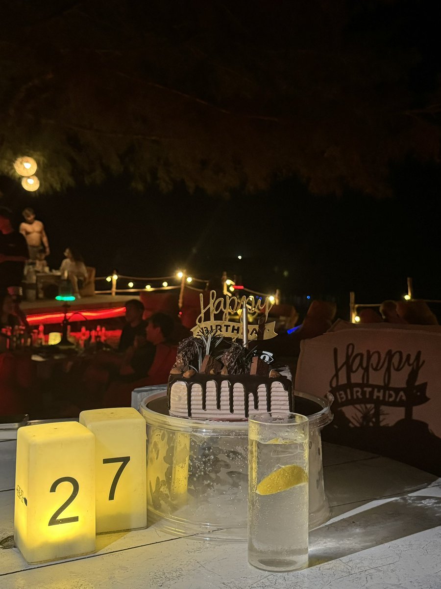 SiLaysW's tweet photo. 生日快乐🎂 https://t.co/WPoYNPWXnG