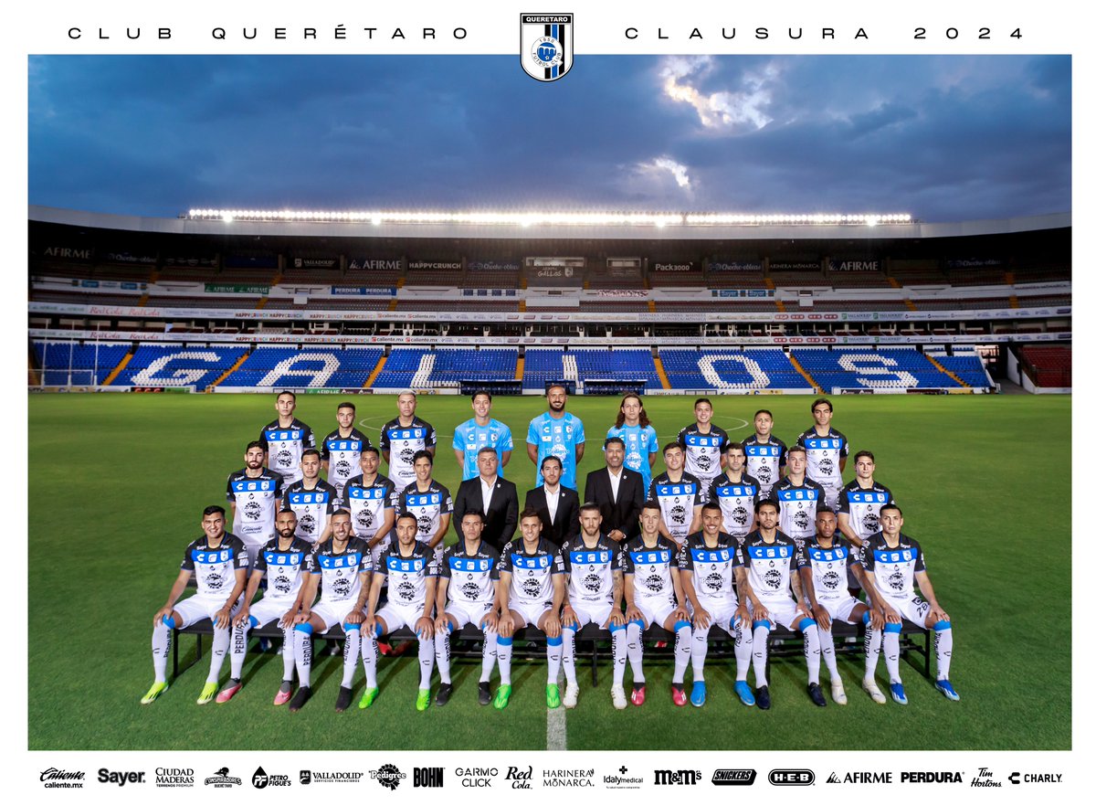 Club_Queretaro's tweet photo. 𝐅𝐨𝐭𝐨 𝐎𝐟𝐢𝐜𝐢𝐚𝐥 𝐝𝐞𝐥 𝐀𝐳𝐮𝐥 𝐲 𝐍𝐞𝐠𝐫𝐨 𝐂𝐋𝟐𝟎𝟐𝟒. 

Defendemos con orgullo, #CorazónyAguante estos colores. 💙🖤

¡Esto es Gallos Blancos! 🐓 https://t.co/vQYD4gOhWz