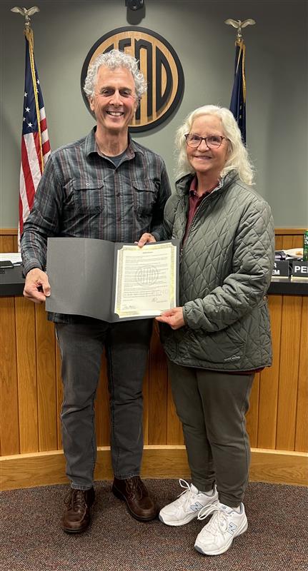 The Bend City Council proclaims that the month of April 2024 be designated “Arbor Month” in the City of Bend.📸Council Mike Riley and Wendy Robinson accepting the proclamation. bend.granicus.com/MetaViewer.php…