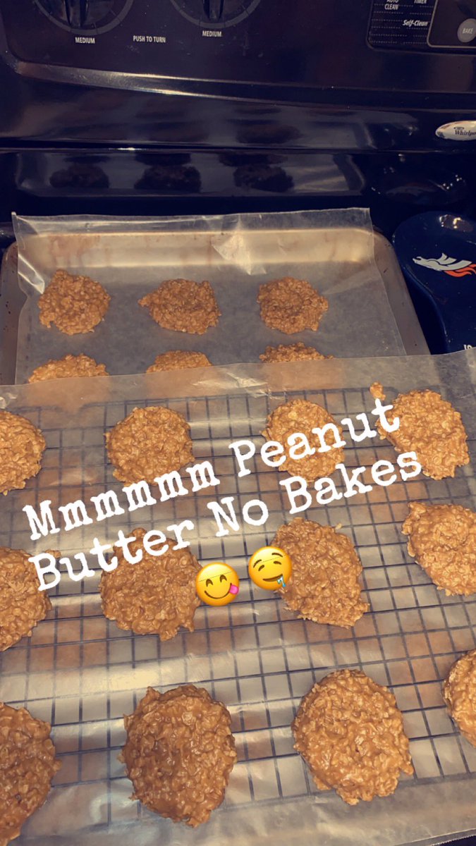 SERENITY_LOVE80's tweet photo. Just a lil BORED at HOME!! So made me SOME of these BABIES!! #NoBakes #PeantButter #Oats #PeanutButterNoBakes #Cookies #FoodForTheSoul #Cooking #MakingCookies https://t.co/KcxD5uYwhR