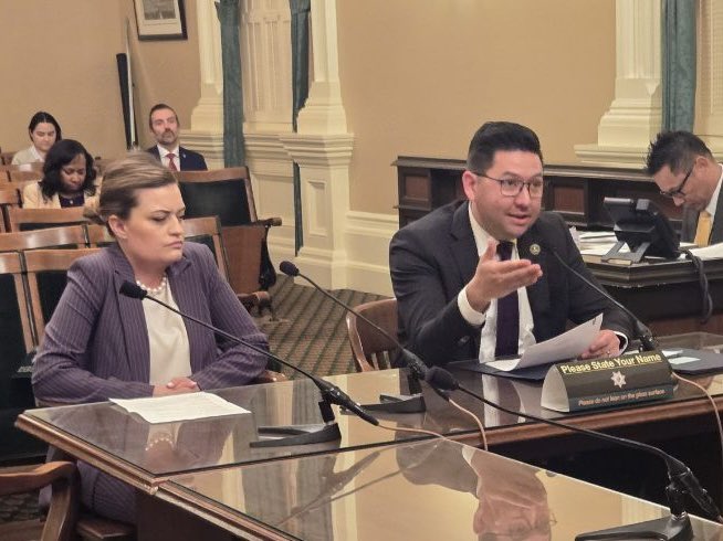 Our bipartisan bill to limit the use of smartphones in schools just passed the Assembly Education Committee w/ unanimous support. Thank you @AsmMuratsuchi for joint authoring this critical legislation to protect and improve the mental health and academic outcomes of our students.