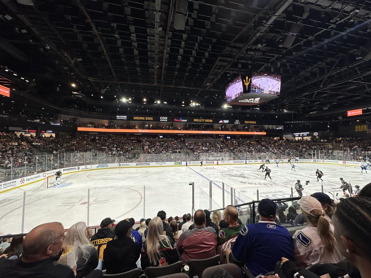 PaulEdSutton's tweet image. Mullett Arena is so quirky that I love it.

Had to catch a Yotes game while im here for work