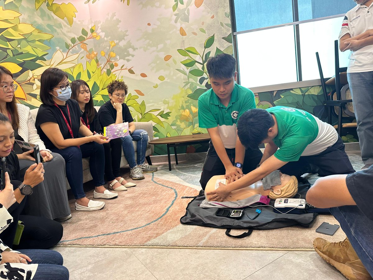 Big shoutout to St. John Ambulance Malaysia @sjamalaysia for the free CPR & AED Training at Jumpa Cafe! From life-saving techniques to quick response in emergencies, it was empowering. Special thanks to the incredible trainers!
#redtonemalaysia #FirstAidCourses #stjohnmalaysia