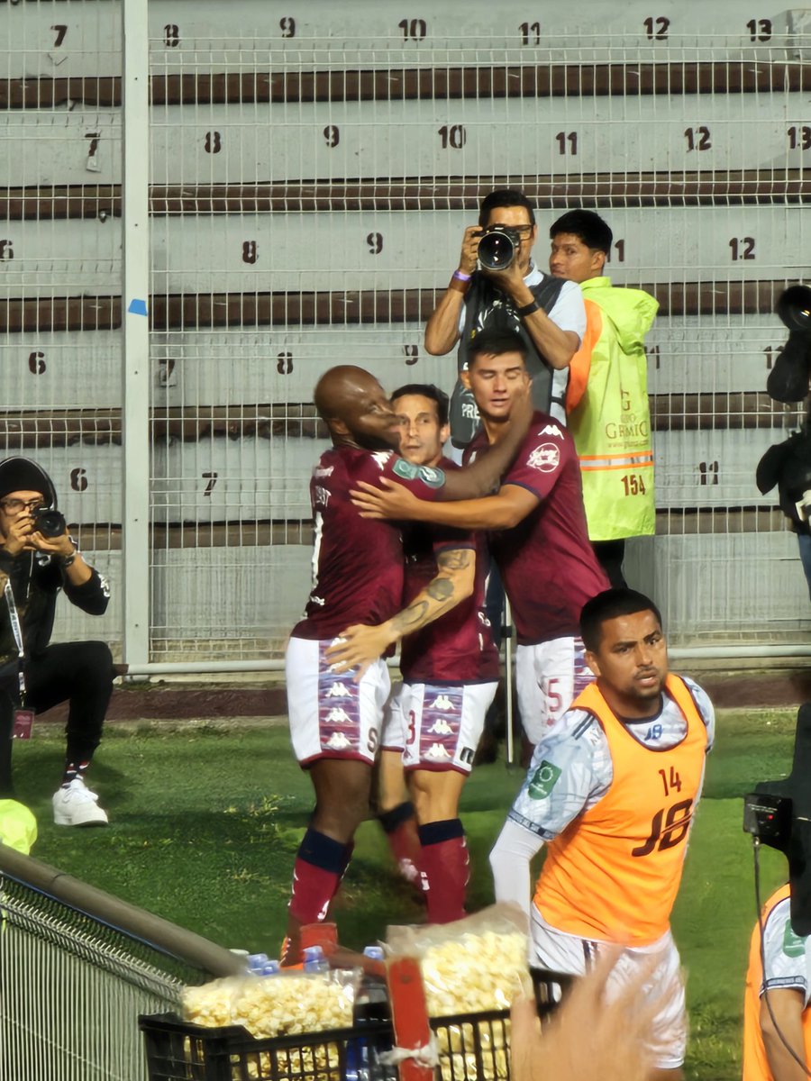 Goooooooooooooooollllll @EastJavon pone el 1x0 a favor del Saprissa 💜🤍