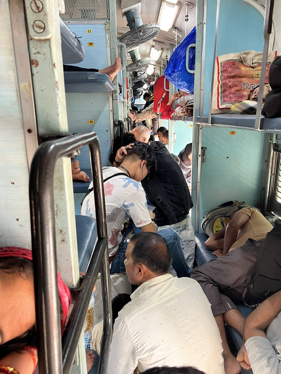 singhdinesh26's tweet photo. The situtn is getting worse at every stns. The RPF at VAPI &amp; SURAT were unable to handle the situation. 100s of passengers are allowed to board the SL coaches with unreserved tickets. Old fashioned Indian railways. Sorry to say this :( @RailMadad @WesternRly 

PNR - 8416507155 https://t.co/rTBauGiUUq