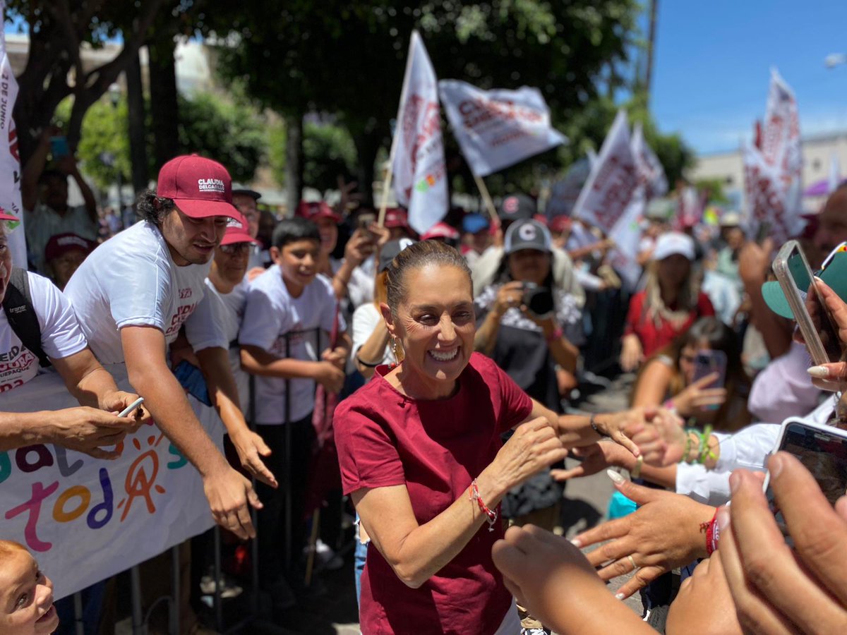 NenaFarias6's tweet photo. El Salto estuvo presente en #Tlaquepaque acompañando a la Dra. @Claudiashein y con mucha alegría y con mucho orgullo les comparto que el #trendelatransformación🚆 ya se siente en todo #Jalisco. https://t.co/6h9RjnOUvX