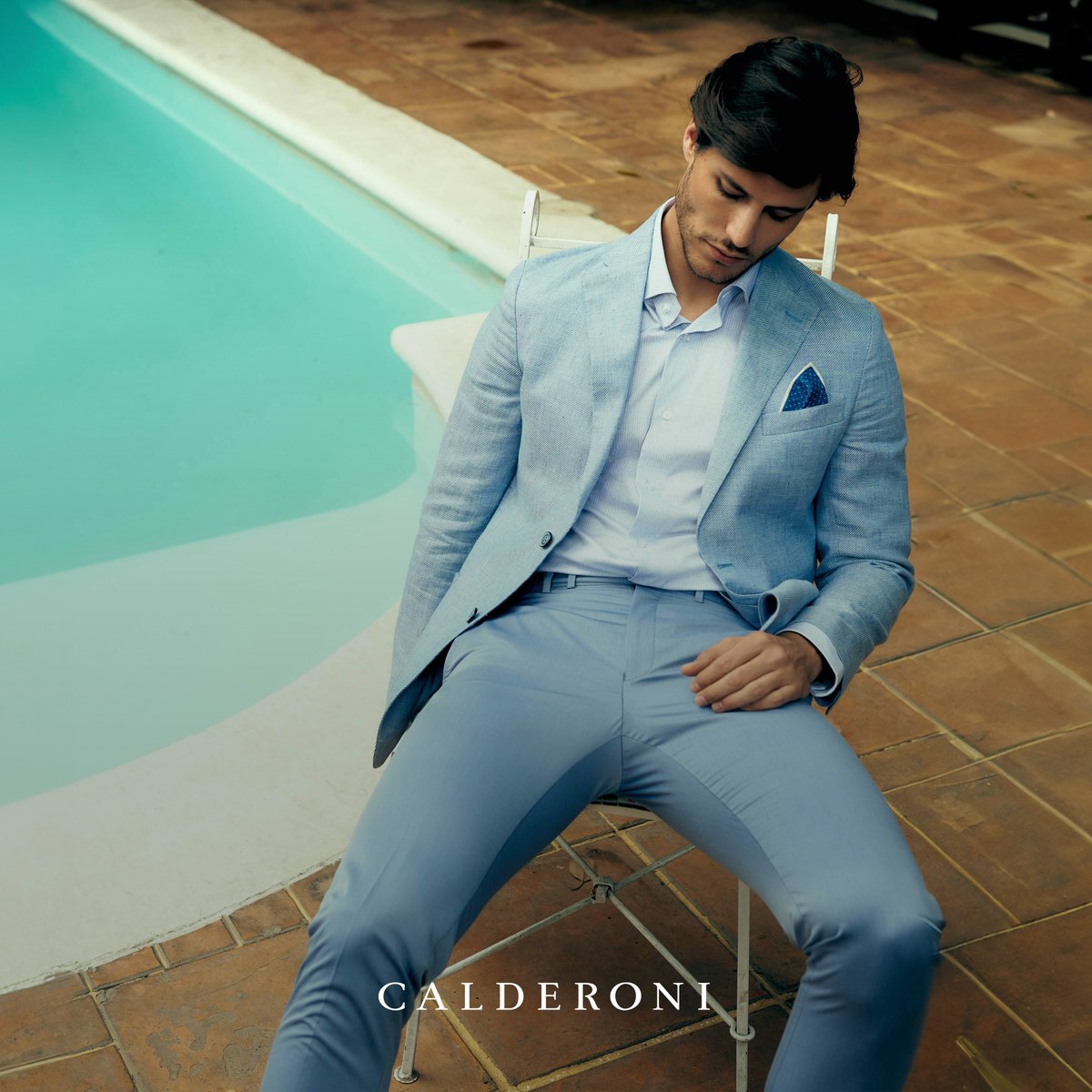En la búsqueda continua de la perfección #Calderoni siempre te ofrecerá piezas de la más alta calidad.

Conoce más: bit.ly/3V3wjBg

#Moda #Hombre #Traje #Camisa #Outfit