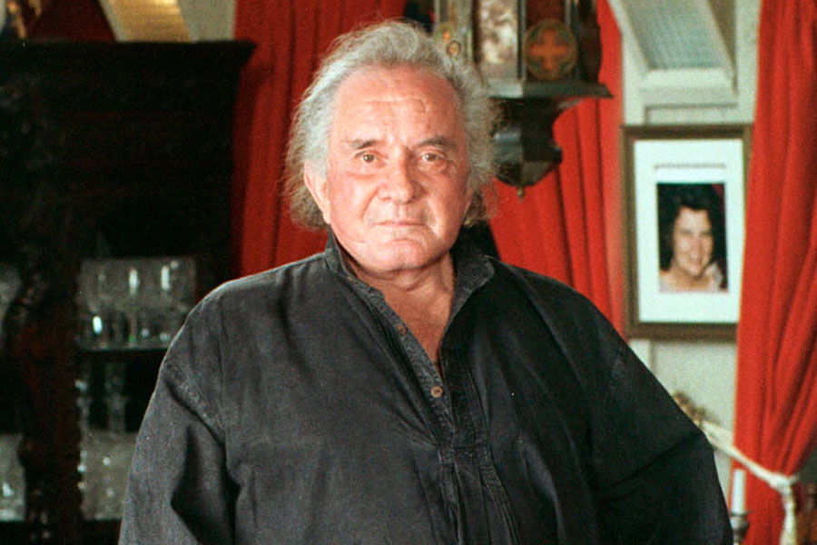 #MoviesInMusic 4. 'Pocahontas' Johnny Cash UNEARTHED 2003 Written by Neil Young Backing by Tom Petty and the Heartbreakers 'The Astrodome and the first T.V. Marlon Brando, Pocahontas and me, Marlon Brando, Pocahontas and me.' youtu.be/NCxEr-C71OQ J.R. Cash 1932-2003 R.I.P.