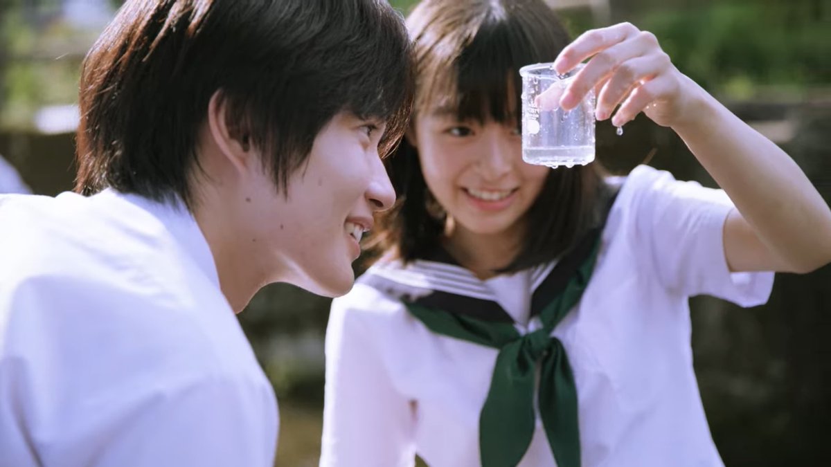 라스트레터 재개봉인데 감성 개쩌는 청춘 교복을 보려면 이 영화 봐야함.. 난 이와이슌지가 말아주는 교복을 좋아하긴 함.. 넘 귀엽고.. 예쁨.....