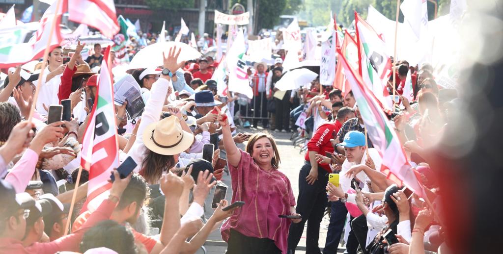 AnaLiliaHerrera's tweet photo. Nuestra próxima presidenta de #México: @XochitlGalvez, brindará seguridad para las y los mexiquenses, un sistema de salud accesible, educación inclusiva y de excelencia, además, garantizará el acceso al agua y promoverá las energías sostenibles. 👏🏼

#MxSinMiedo #EdoMéxConX https://t.co/8b6gwLihye