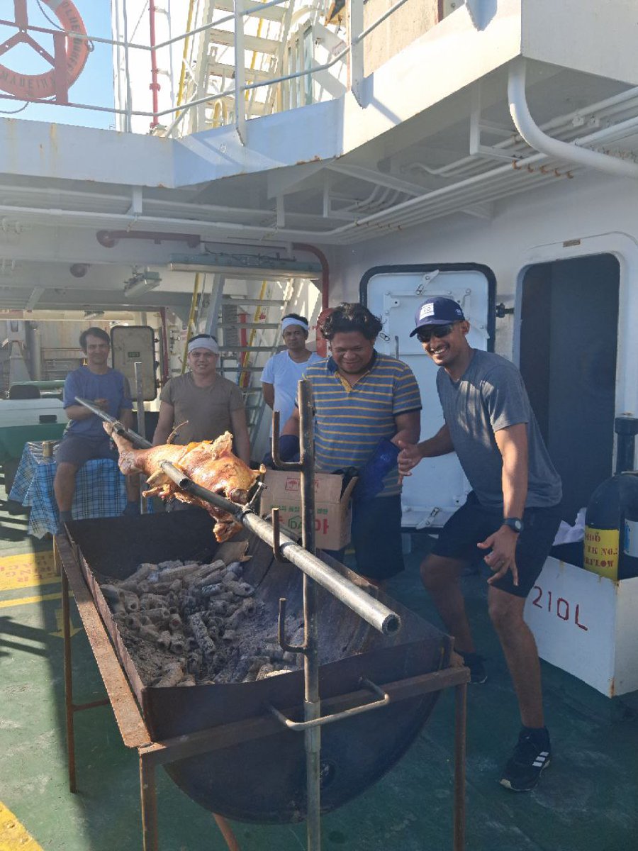 Jr_Formosa's tweet image. Roasted Pig. non Halal
tapi kalo mau gpp asal kasih sedikit saus Kurma..