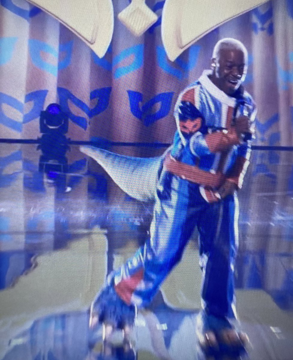 HollywoodJunket's tweet image. #sisqo is #LizardMask @MaskedSingerFOX seriously did back flips in that costume while singing "thong song"! #themaskedsinger #maskedsinger