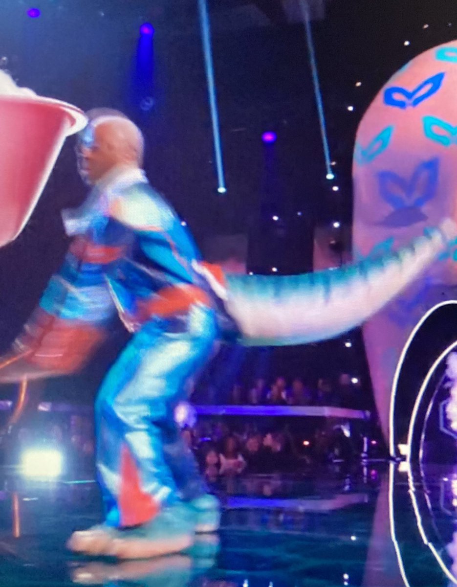 HollywoodJunket's tweet image. #sisqo is #LizardMask @MaskedSingerFOX seriously did back flips in that costume while singing "thong song"! #themaskedsinger #maskedsinger