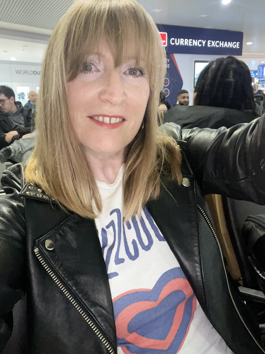 It’s #BuzzcocksThursday & I’m at the airport heading home. I’ve had a great trip, loved the Buzzcocks & SLF gigs & dancing my socks off at @CrowleyOnAir’s Lost 80s, meeting GC himself & Twitter mates @StefanoAmbrogi1, @grahamw1010, @ScotsPostPunk, @muzicgeezer, @StevoMusicMan!