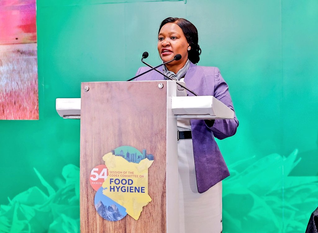 FriendsofPMMM's tweet image. The Kenya Kwanza administration remains steadfast in its commitment to reducing the cost of doing business, with full government support for MSMEs evident. 

1. Port container charges have been slashed to Ksh. 2.5 million from Ksh. 3 million.
2. Regular consultation meetings are…