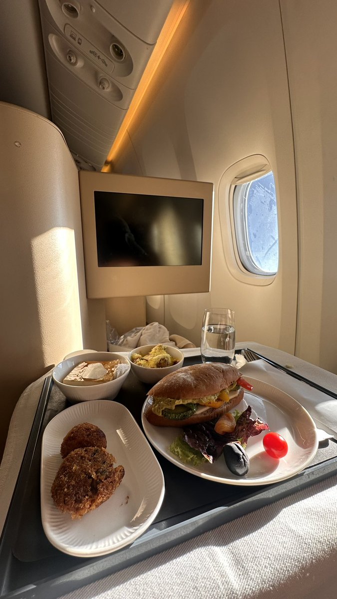 captabhinav28's tweet photo. Thanks entire team of air India for flying me from Delhi to Chennai to On Ai537 . It was an amazing experience throughout from Check in to Baggage. #Airindia #AIFans #ThisIsTata @airindia https://t.co/vv11g3S9dJ