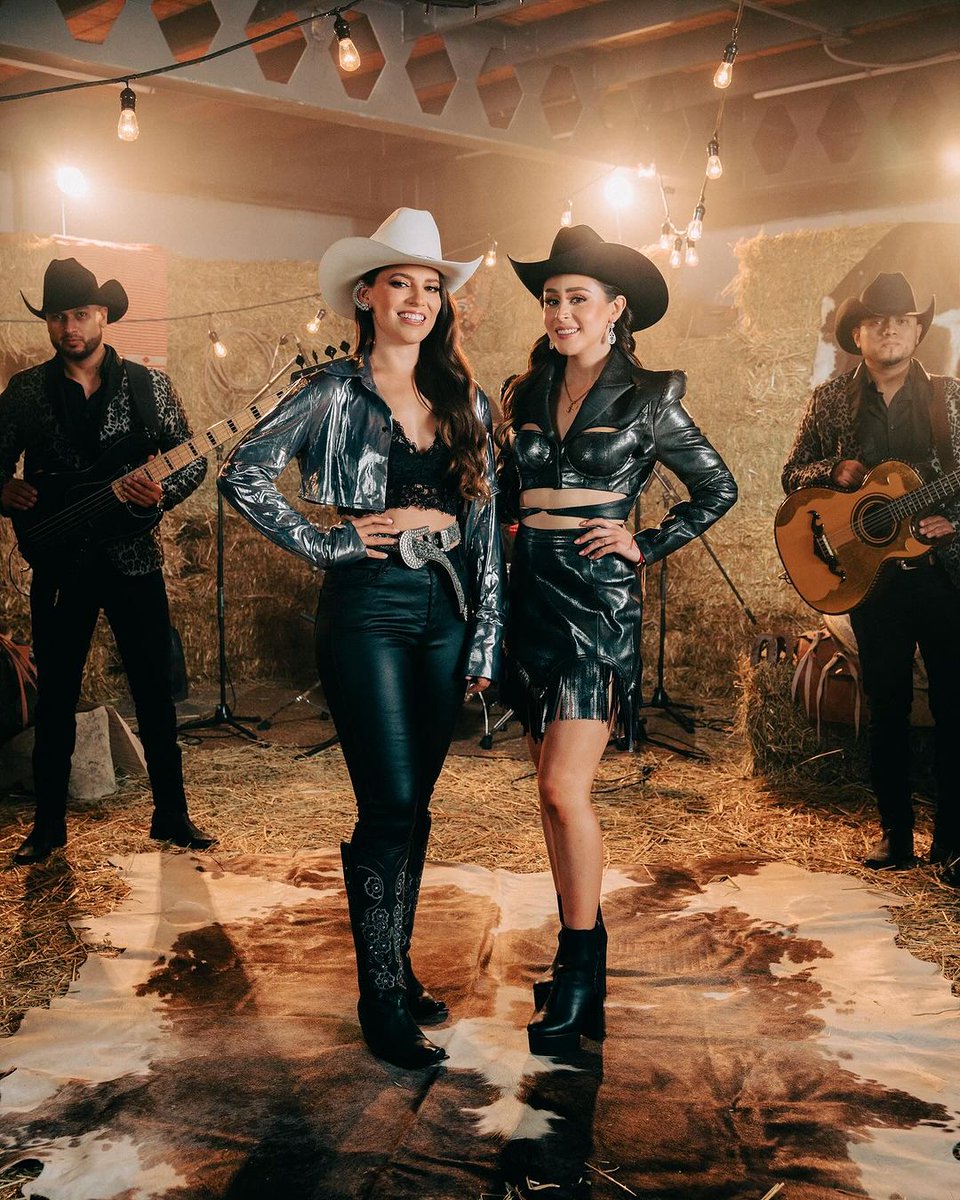 YA DISPONIBLE el video oficial de “Es Demasiado Tarde” <a href="/DianaLauraOf/">Diana Laura ♪</a> ft @viviannbaeza 👉📱🎙️🎶🥃
#DianaLaura
#LaVaquerita
<a href="/ElenaAvelinoRam/">Elena Avelino</a>
#ElenaAvelinaRamos