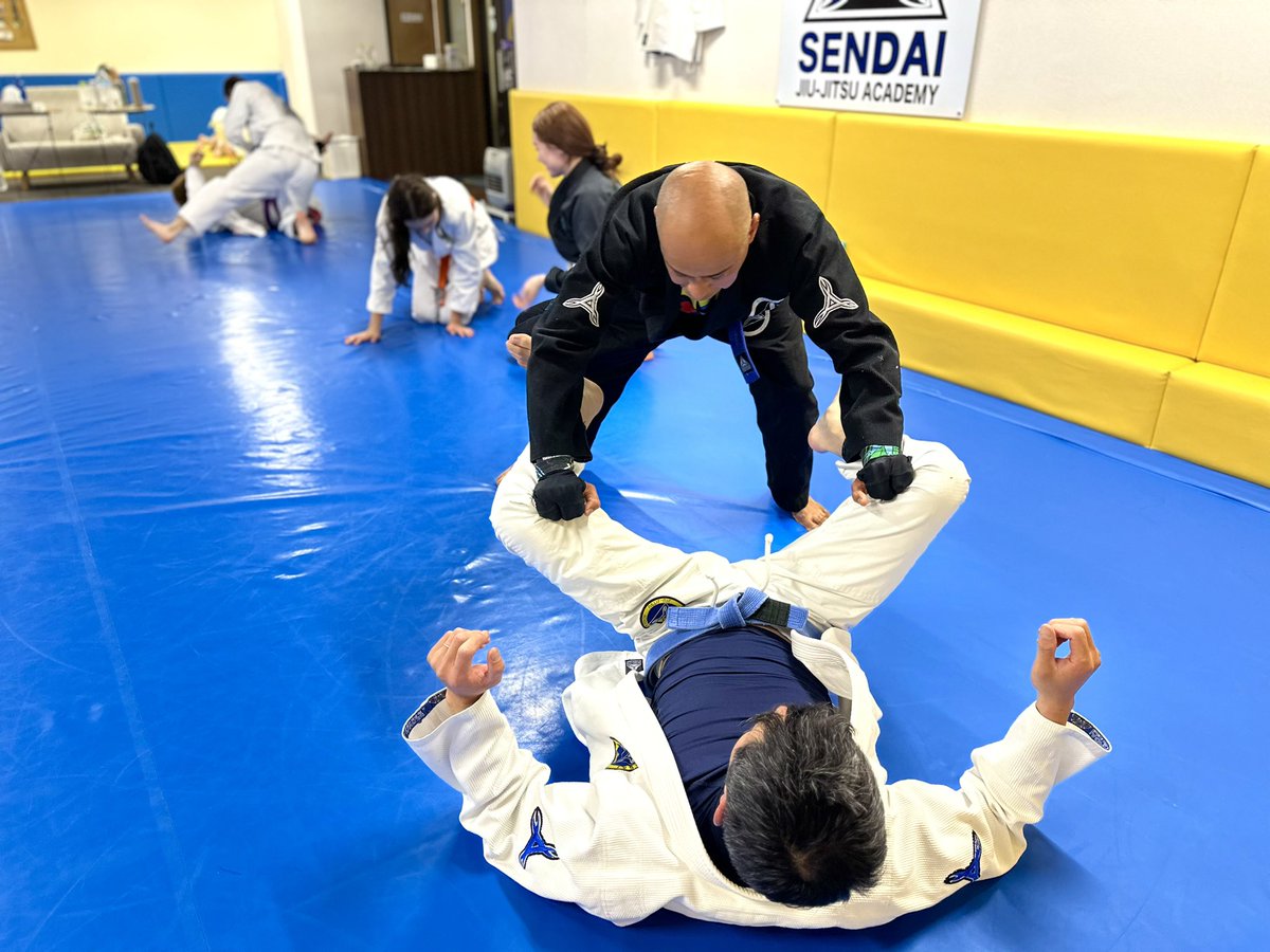 SENDAI_BJJ's tweet photo. SENDAI柔術アカデミーは、子供から大人まで女性男性関係なく一緒に柔術を楽しんでおります😊
🌸SENDAI柔術アカデミー春の入会キャンペーン実施中🌸
#仙台
#柔術
#仙台柔術
#社会人
#習い事
#SENDAI柔術アカデミー
#SENDAIbjj
#axisjiujitsu
#アクシス柔術アカデミー
#ヒクソングレイシー https://t.co/otEtmbKRAj
