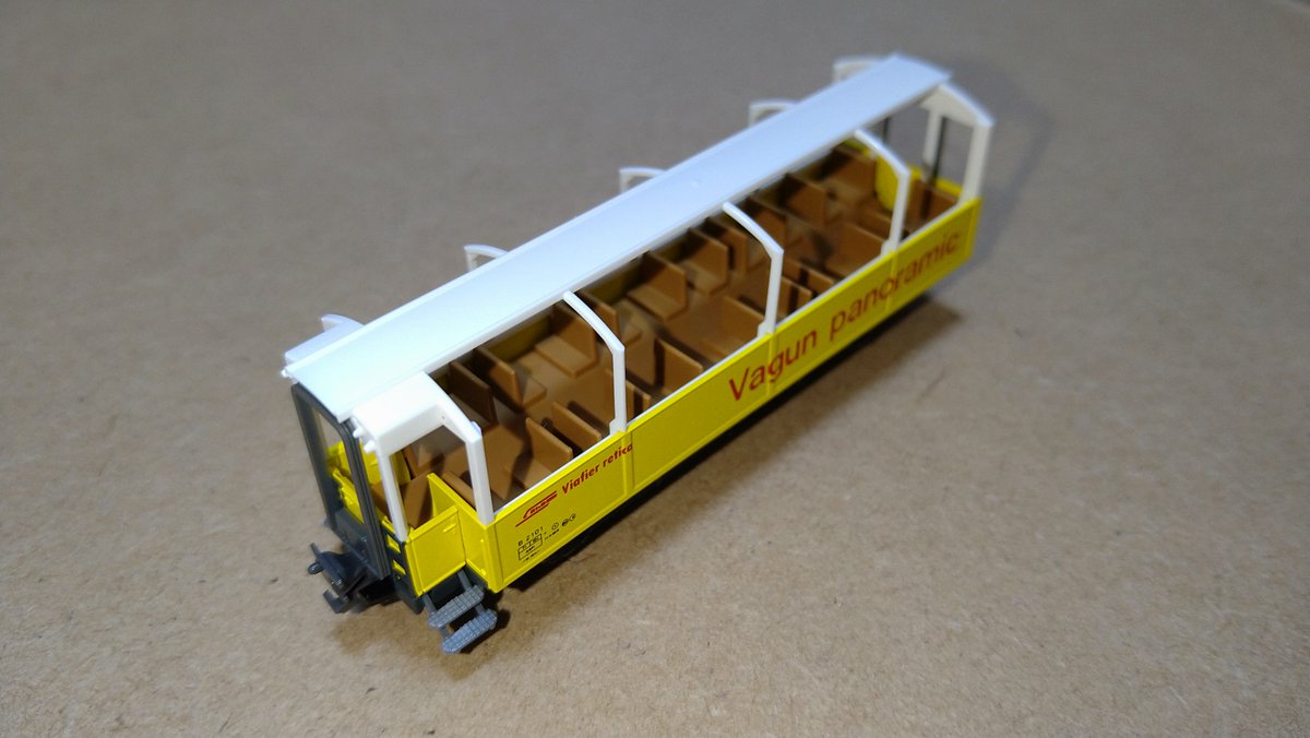 レーティッシュ鉄道のオープンパノラマ客車が発売です。 今回製品では